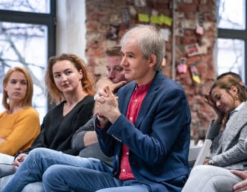 Kaur Lass explaining burnout prevention @ Tallinn Start Up Week. Photo: Tallinn Start Up Week